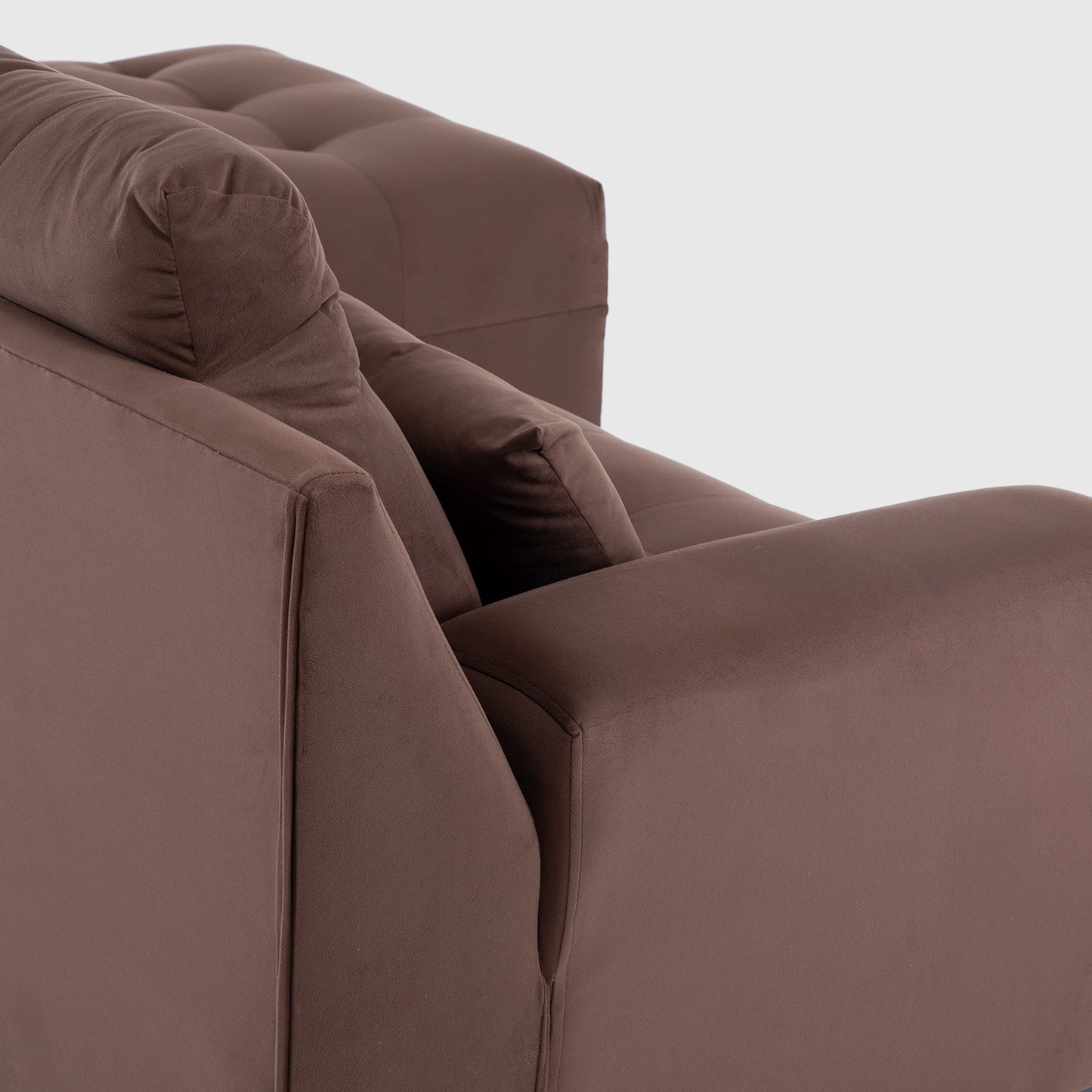Seccional Dubai XS Derecho en Velvet Café – Elegancia Compacta y Máximo Confort