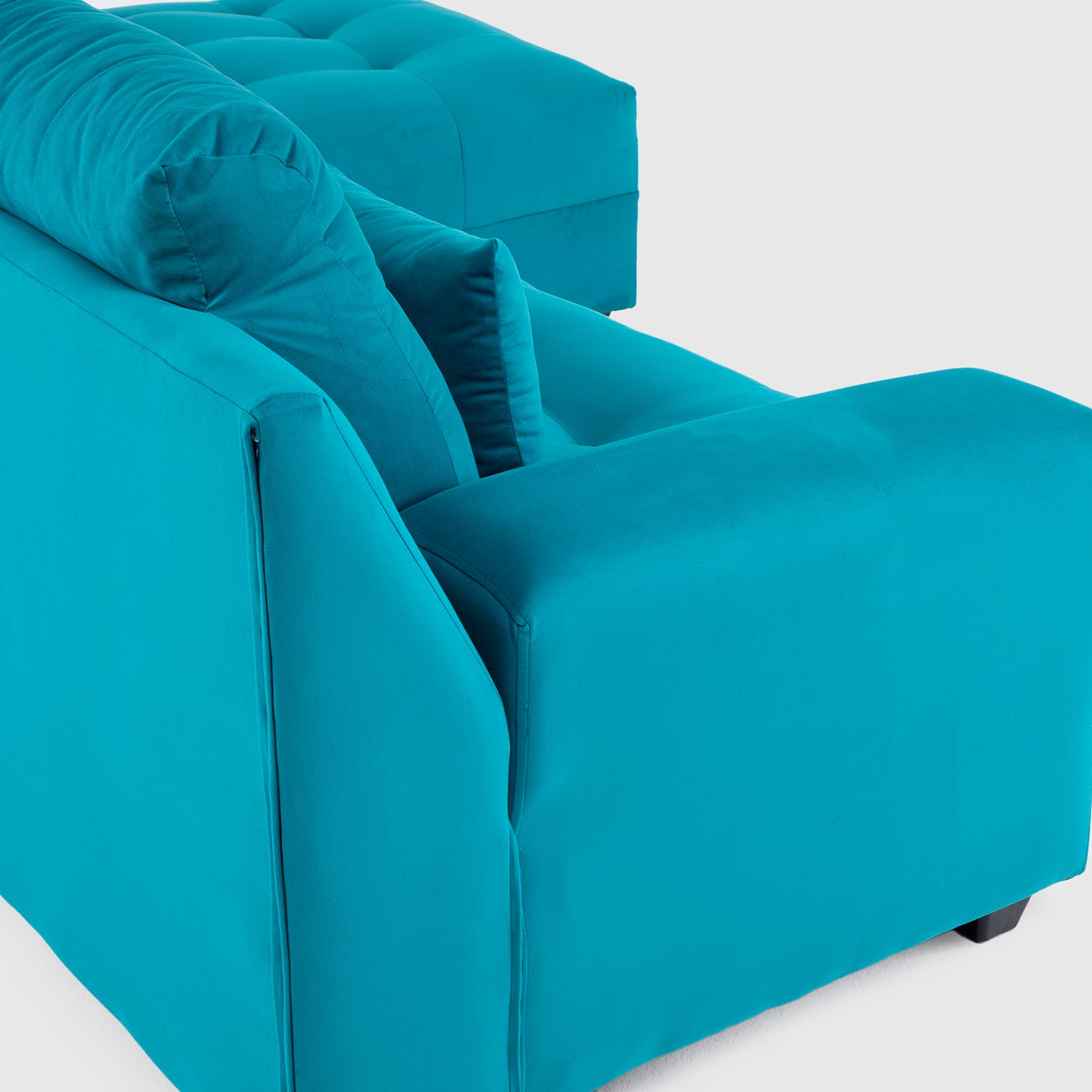 Seccional Dubai XS Derecho en Velvet Turquesa – Elegancia Compacta y Máximo Confort