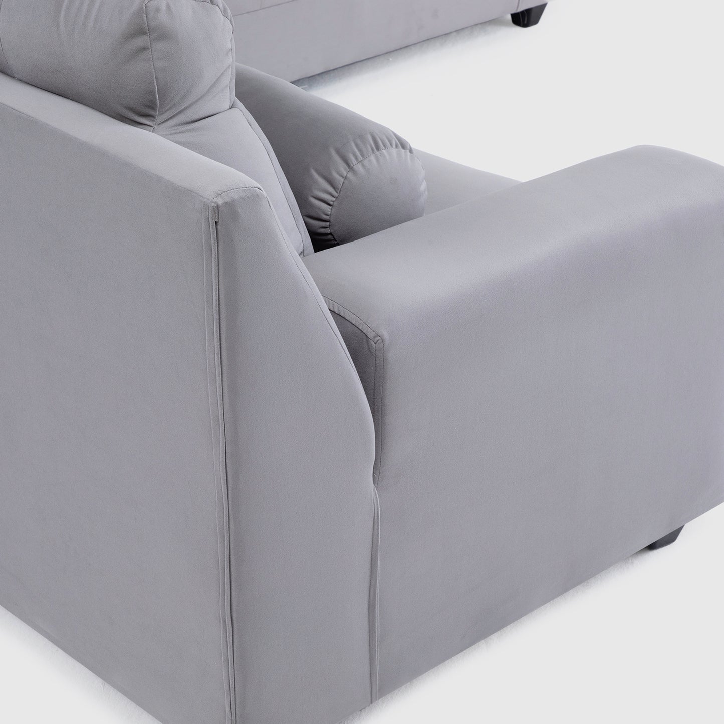 Seccional Nápoles Curvo Velvet Gris – El sofá que tu hogar está esperando