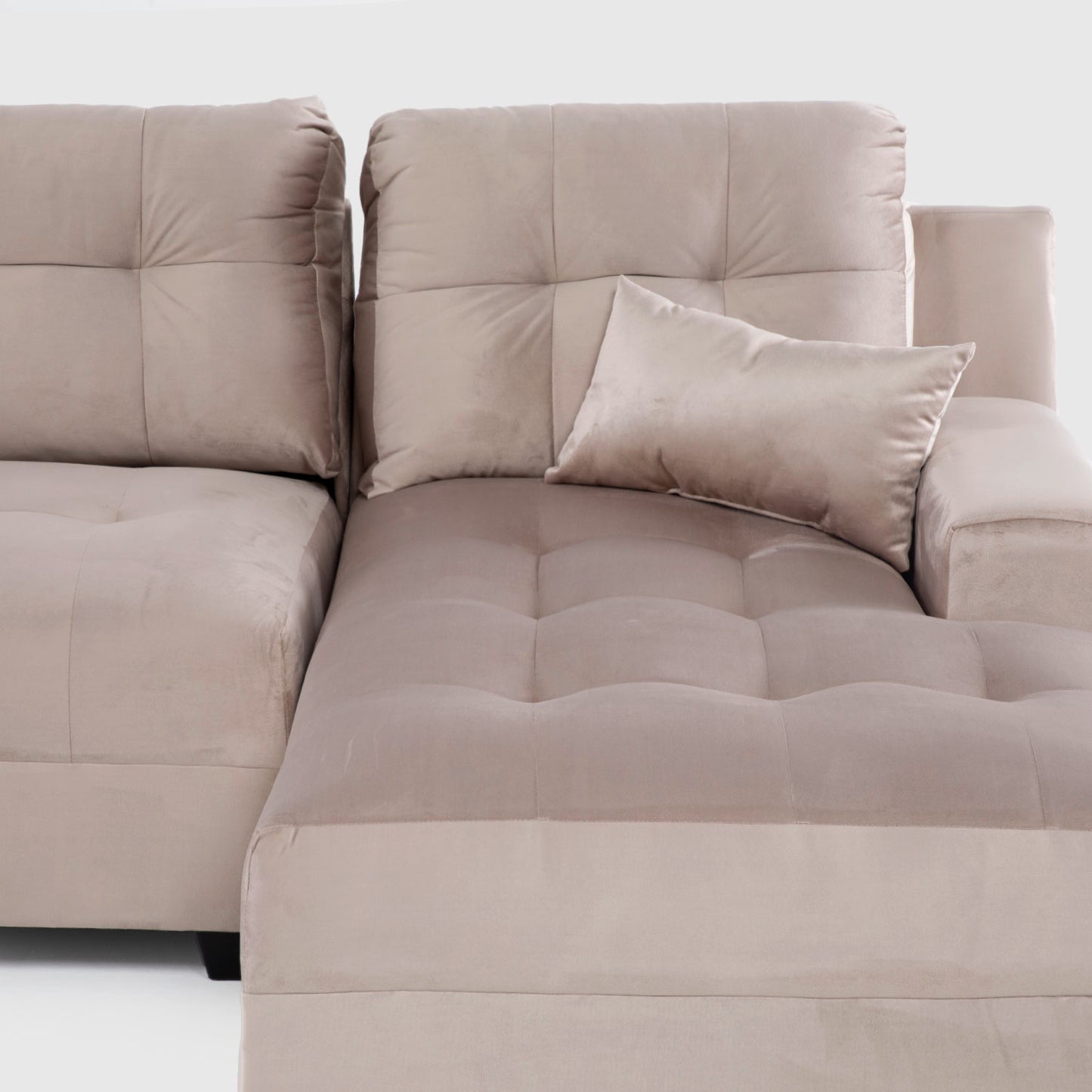 Seccional Dubai XS Derecho en Velvet Beige – Elegancia Compacta y Máximo Confort