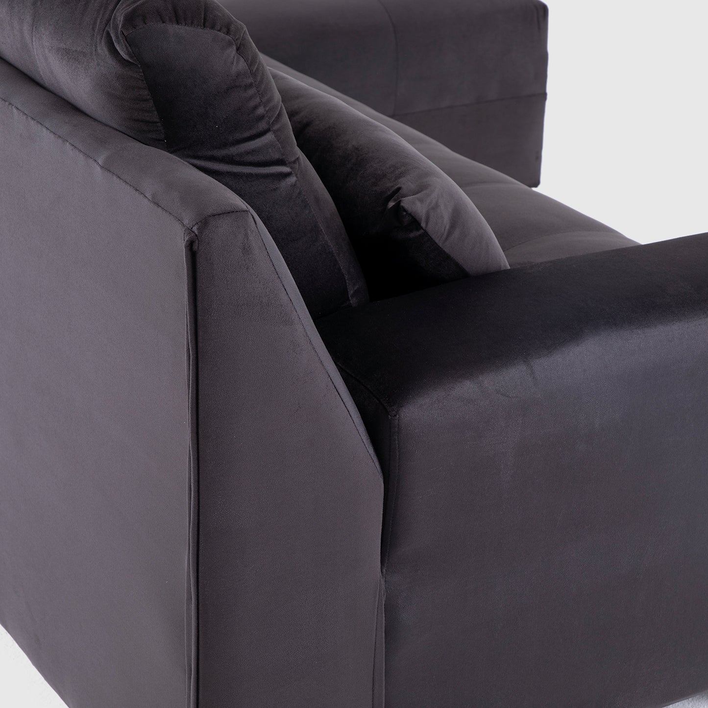 Seccional Dubai XS Derecho en Velvet Negro – Elegancia Compacta y Máximo Confort