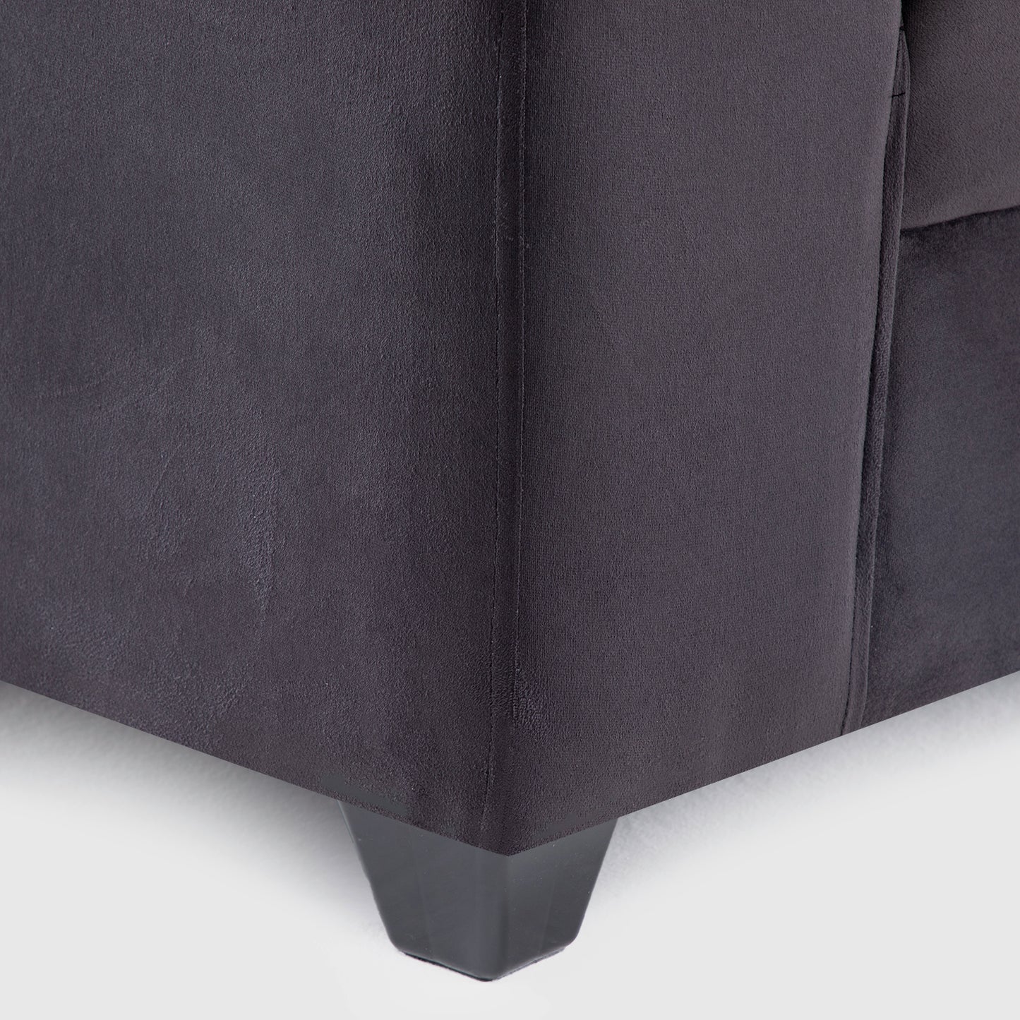 Seccional Dubai XS Derecho en Velvet Negro – Elegancia Compacta y Máximo Confort